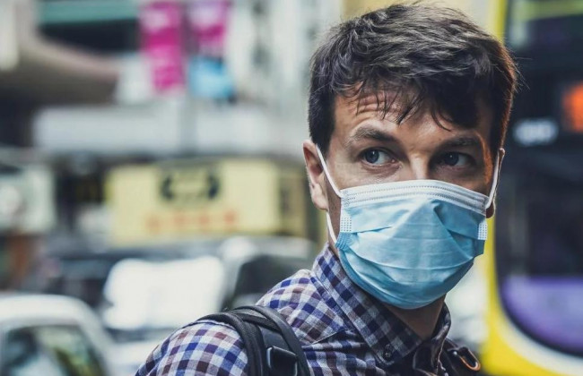 Киянин через суд хоче зобов’язати Уряд безкоштовно забезпечити його медичними масками