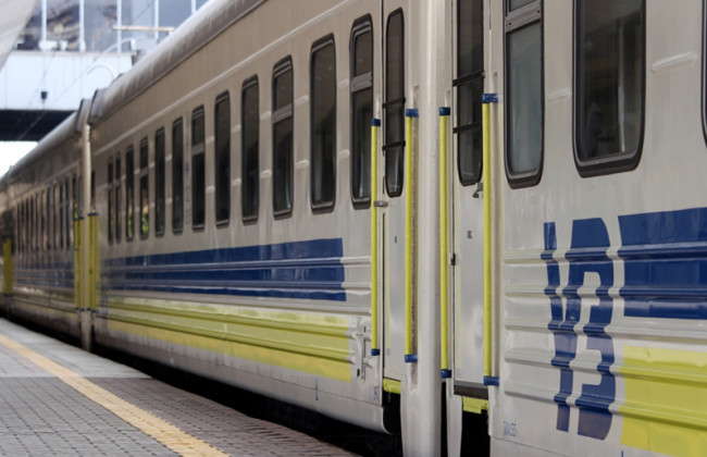 Укрзалізниця відновлює продаж квитків на поїзди далекого сполучення з низки міст