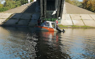 На пляже в Киеве водолазы нашли старинный боеприпас