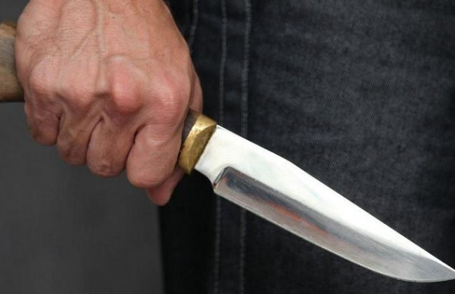 Чотири рази встромив ножа у спину: на Київщині гість жорстоко вбив свого друга