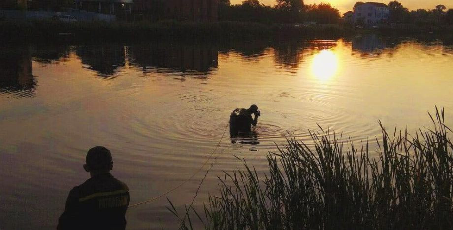 Трагедия в Киеве: из озера достали тело мужчины