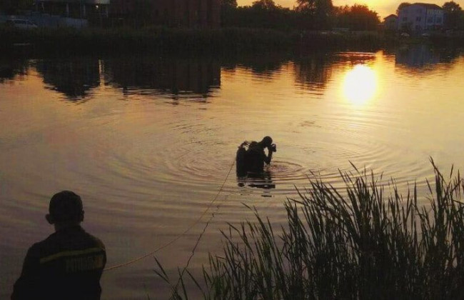Трагедия в Киеве: из озера достали тело мужчины