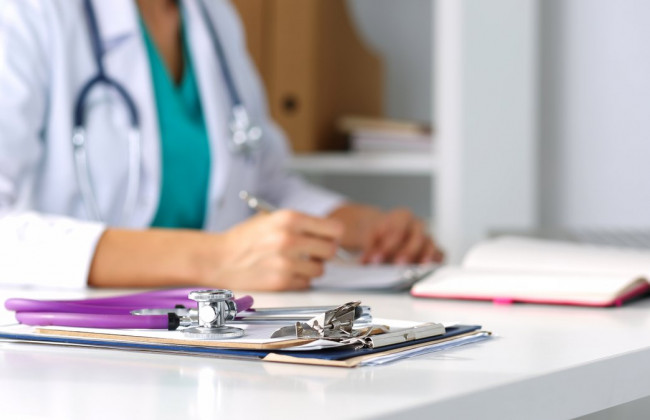 У МОЗ повідомили, коли медикам підвищать зарплату