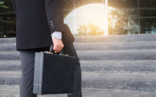 Відсторонення арбітражного керуючого від участі у справі про банкрутство: які підстави