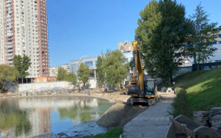 На Оболони в Киеве часть берега ушла под воду