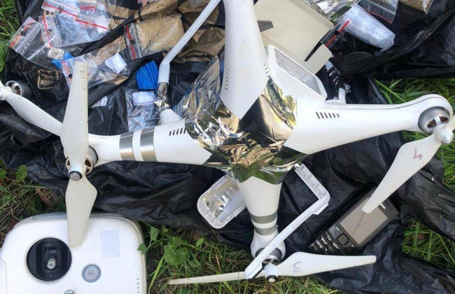 В Киеве мужчина с помощью дрона пытался передать наркотики в СИЗО: фото