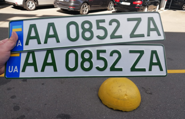 Стало известно, как выглядят зеленые номера для электрокаров: фото