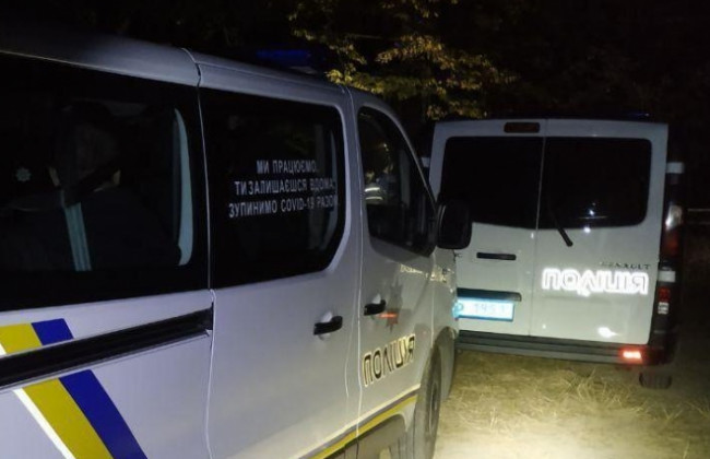 В Киеве на Лысой горе нашли мертвого мужчину с ножницами в шее