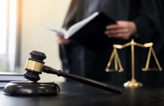 Велика Палата зупинила провадження у справі за обвинуваченням судді, застосувавши аналогію права