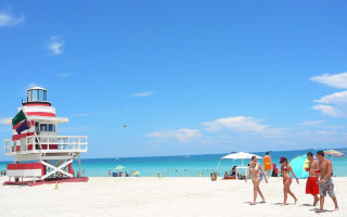 Принцессы на пляже: как выглядят представители королевских семей в купальниках, фото