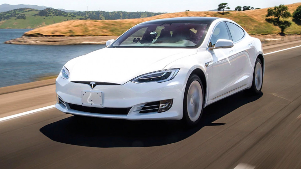 Как Tesla сбила пешехода: появилось видео с испытаний системы экстренного торможения