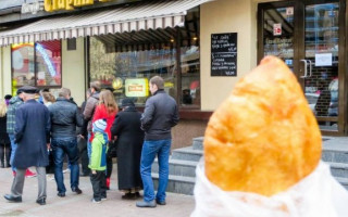 В Киеве подорожал легендарный фастфуд