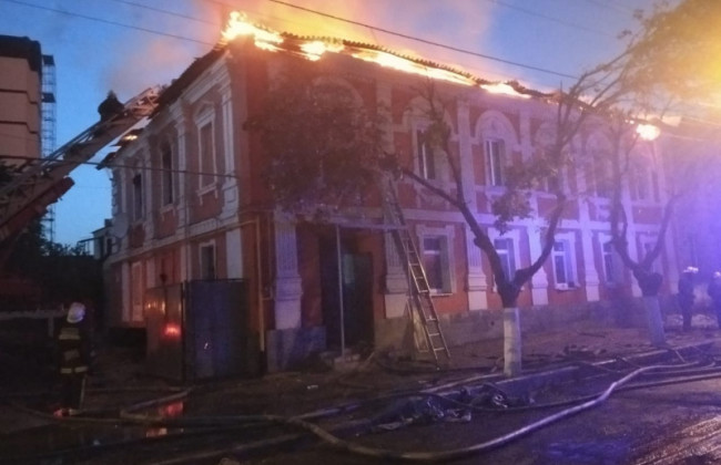 Мощный пожар в Харькове унес жизни двух человек: фото