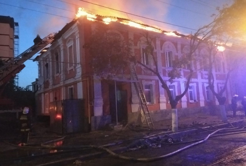 Мощный пожар в Харькове унес жизни двух человек: фото