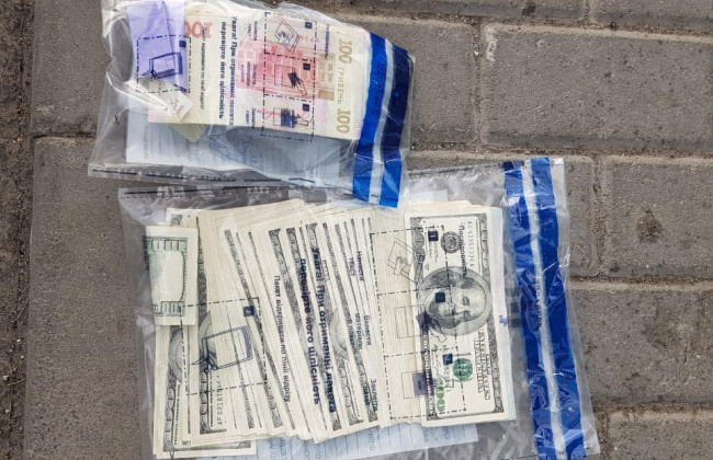 У Тернополі голова обласної податкової разом із сином вимагали у чоловіка $40000 «боргу»: фото