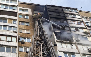 Мощный пожар в жилом доме на столичной Троещине: в ГСЧС рассказали о пострадавших, фото