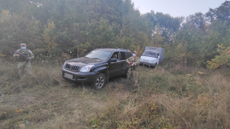Ікра на мільйон: на українському кордоні затримали контрабандистів