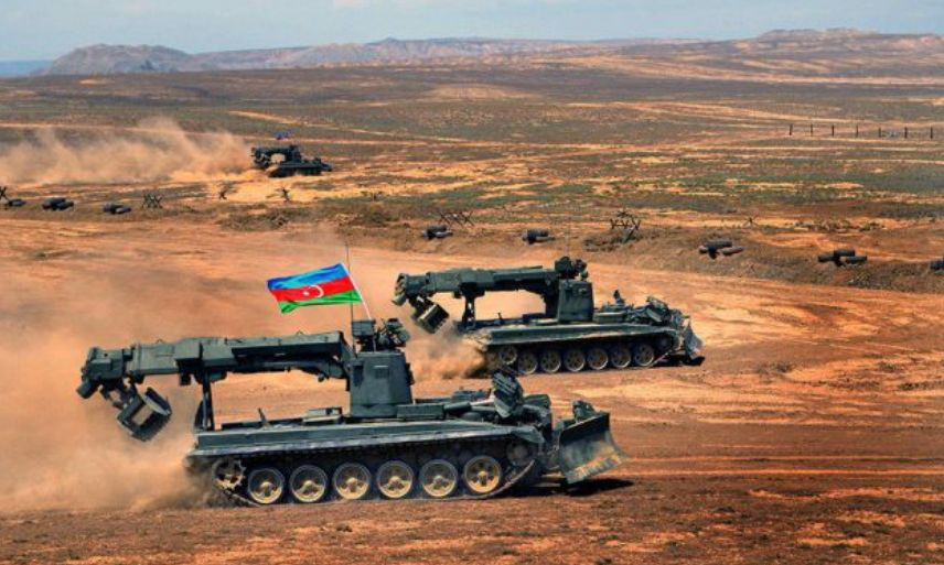В Нагорном Карабахе возобновили ожесточенные боевые действия, видео