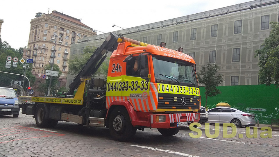 Золота локація для евакуаторів: у Києві назвали новий осередок порушників паркування, фото