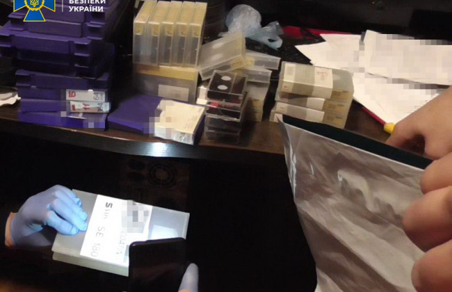 Комунізм на замовлення: у Кропивницькому копи викрили підпільну відеостудію