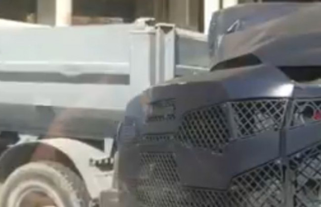 У столиці військовий броньовик потрапив в ДТП, відео