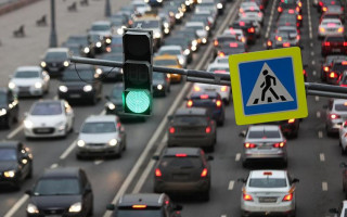 Очікуються затори: в Києві обмежили рух при з’їзді на Залізничне шосе