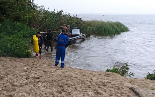 В Киевской области на Днепре перевернулась лодка с людьми