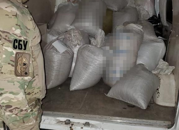 CБУ викрила масштабну контрабанду бурштину до однієї з азійських країн