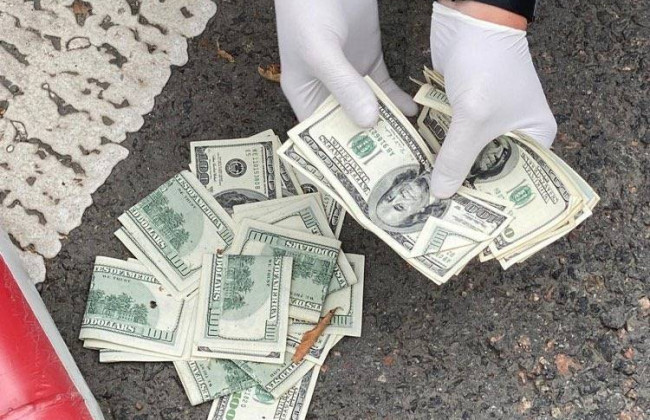 5 тис доларів за уникнення перевірки – викрито службовця ГУ Держпраці в Одеській області