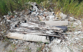 В Киеве обнаружили свалку с опасными отходами