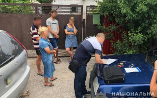 В Мариуполе 23-летняя женщина продавала свое интимное видео