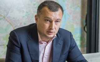 Вдарив чоловіка і спускав колеса: нардеп від «Слуги народу» влаштував дебош у Чернігові, відео