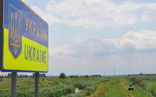 Ховав зброю в іграшках: на кордоні затримали росіянина