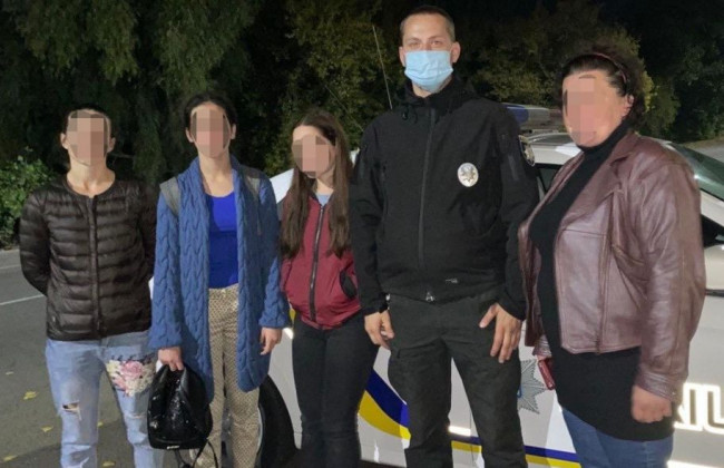 Ушли в школу и пропали: под Киевом искали девочек