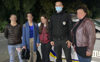 Ушли в школу и пропали: под Киевом искали девочек
