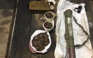 На Житомирщині кримінальникам незаконно постачали зброю з ООС