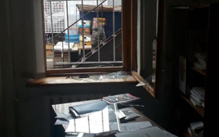Во Львове женщина забаррикадировалась в аптеке и угрожала всем расправой: фото