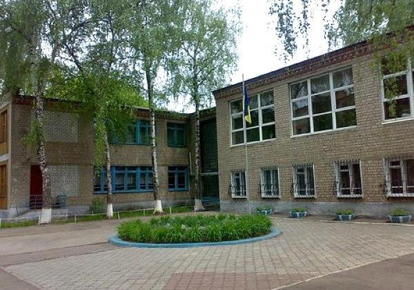 Дочку загиблого в авіатрощі штурмана відмовилися приймати в школу