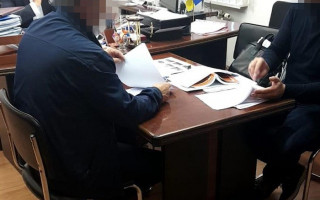 Посадовці Укрзалізниці погоріли на закупівлі неякісних елементів для колій