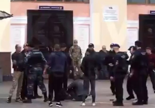 В Киеве на вокзале произошел серьезный конфликт со стрельбой: видео