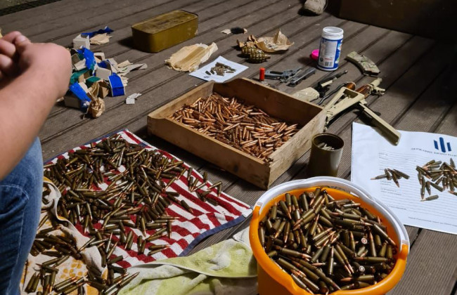 У працівника СБУ знайшли арсенал зброї та наркотичні речовини