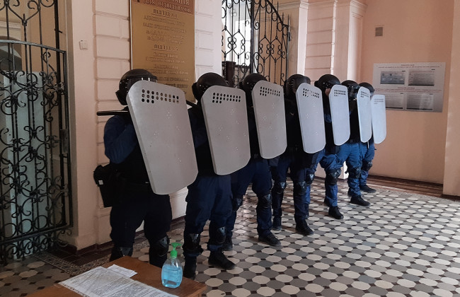 Співробітники ССО не допустили спроби зриву розгляду резонансної справи у приміщенні Харківського апеляційного суду