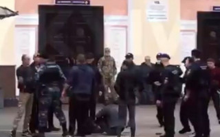 В Киеве на вокзале произошел серьезный конфликт со стрельбой: видео
