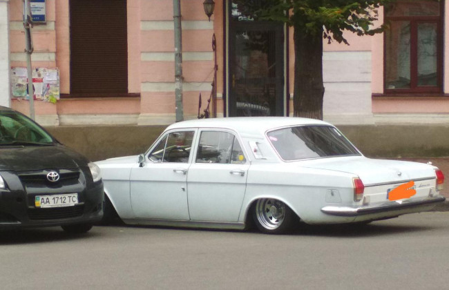По Киеву проехалась «Волга» с необычным тюнингом