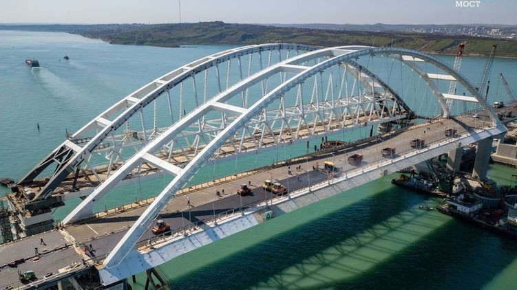 Крымский мост: Великобритания ввела санкции против лиц, причастных к незаконной постройке