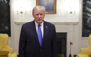 У меня все хорошо: Трамп отчитался перед американцами и едет в госпиталь, видео