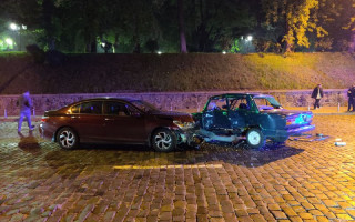 В правительственном квартале Киева случилось ДТП: столкнулись Honda и «жигули»: видео