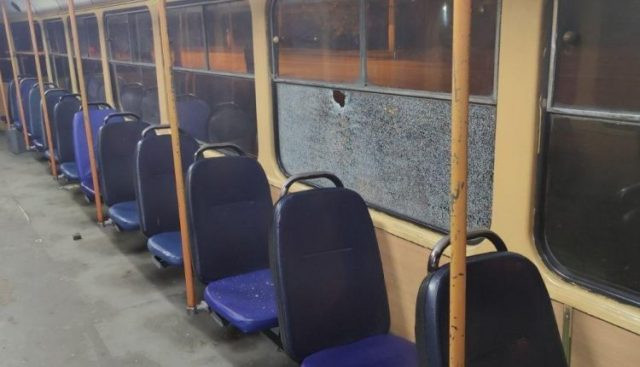 В Одессе хулиганы забросали камнями трамваи: фото
