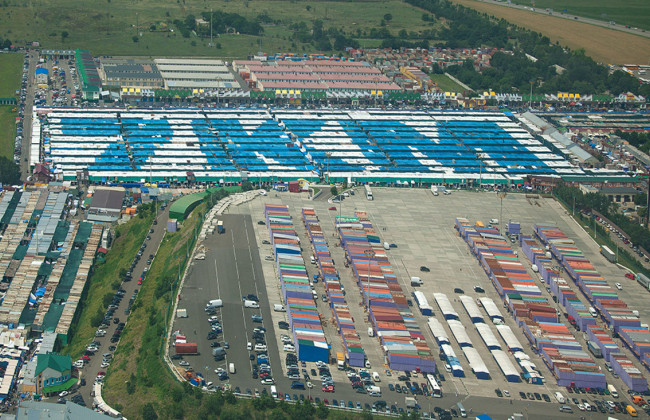 На одесском рынке «7 километр» женщина сорвалась с высоты и сломала позвоночник: подробности и фото