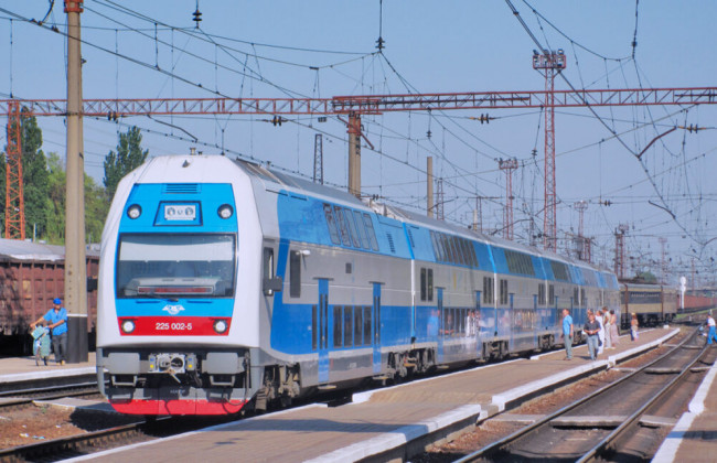 Укрзалізниця планує відремонтувати й знову запустити двоповерхові потяги Skoda